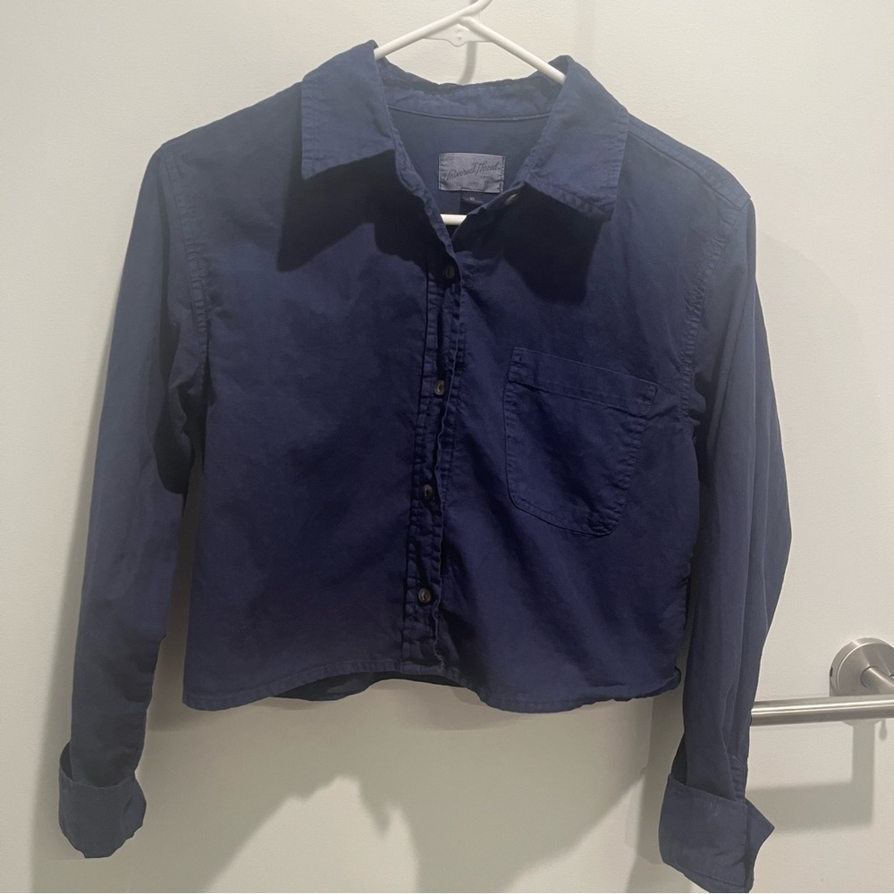 navy blue Universal Thread cropped button up, size xs
